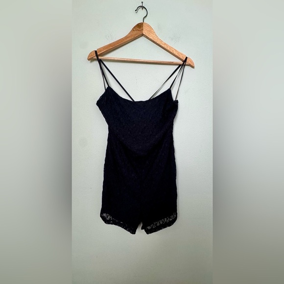 NWT Le Lis Black Lace Open Back Micro Romper / Bodysuit Romper Size Large - Picture 3 of 15